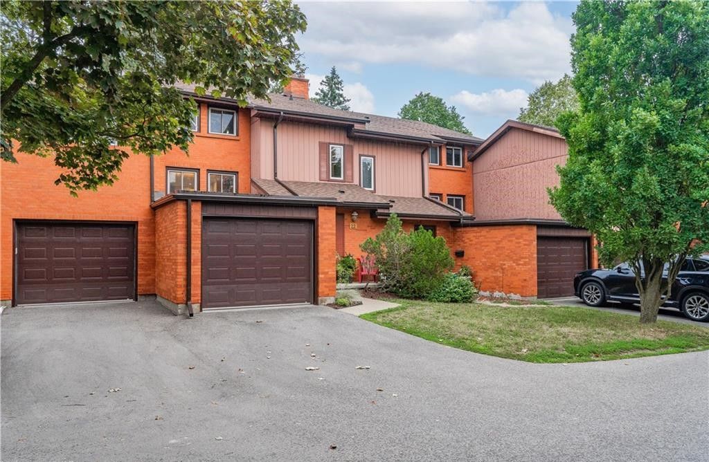 206 Candlewood Crescent. 206 Candlewood Crescent is located in  Waterloo, Toronto - image #1 of 3