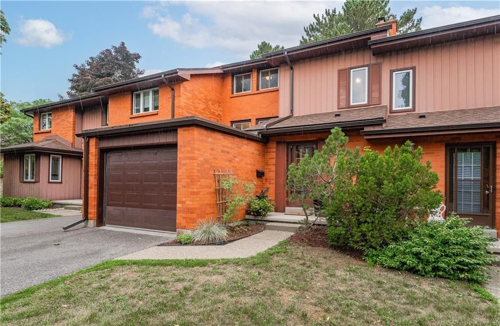 206 Candlewood Crescent. 206 Candlewood Crescent is located in  Waterloo, Toronto - image #2 of 3