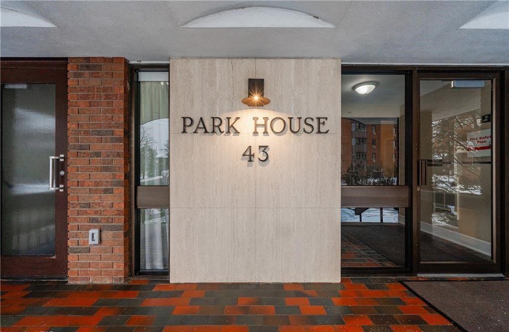 43 Caroline Street North. Park House is located in  Waterloo, Toronto - image #2 of 2