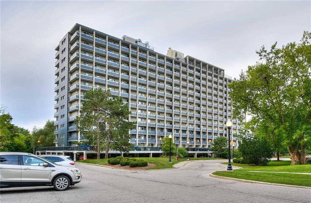 58 Bridgeport Road East. Black Willow Condominiums is located in  Waterloo, Toronto - image #1 of 6