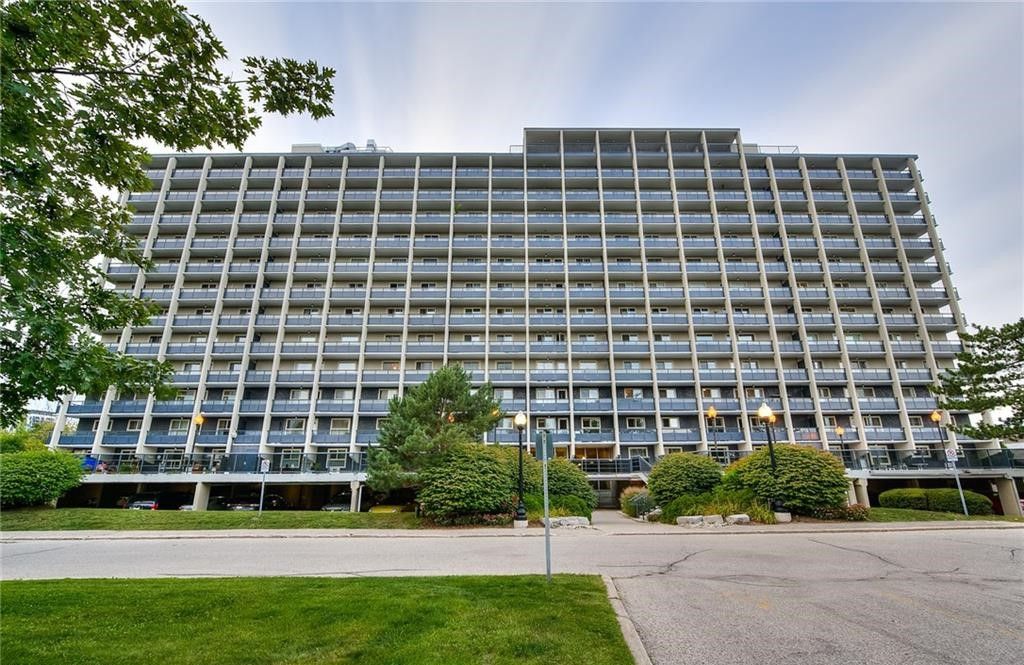 58 Bridgeport Road East. Black Willow Condominiums is located in  Waterloo, Toronto - image #2 of 6