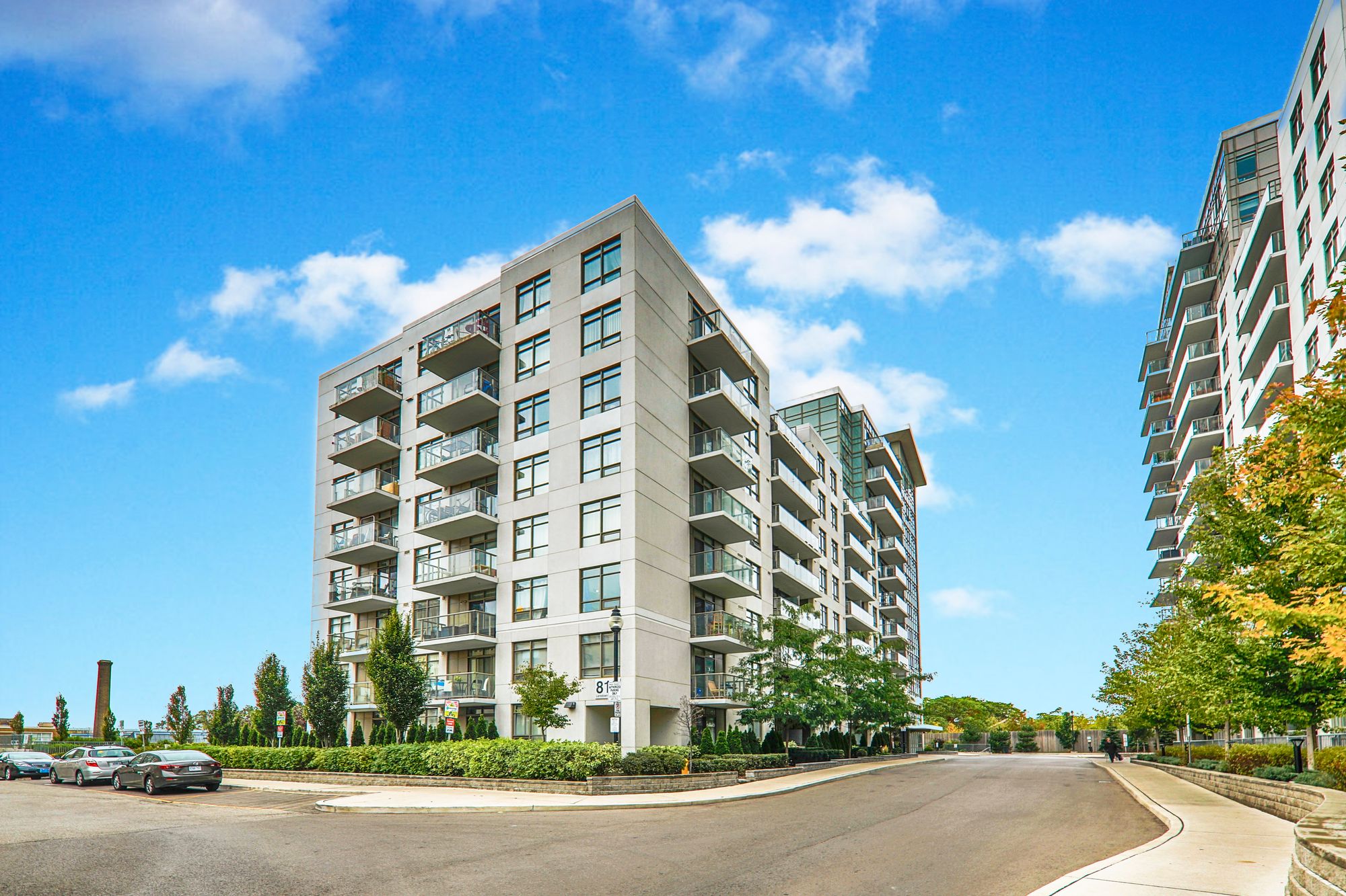 812 Lansdowne Ave Upside Down Condos II 1 Bed 1 Bath Unit 1004