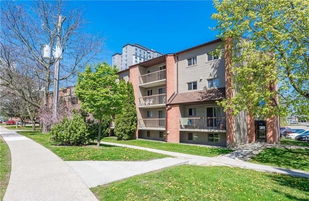 30 Hickory Street East. 30 Hickory Condominiums is located in  Waterloo, Toronto - image #2 of 3