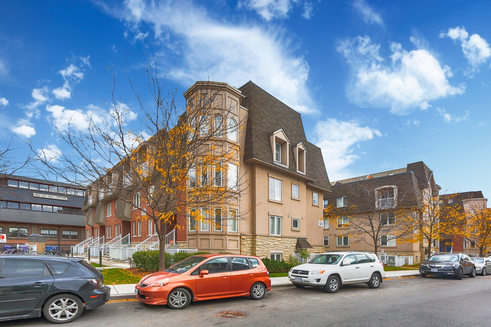 60 Turntable Cres Davenport Village Condos 3 Beds 2 Baths Unit