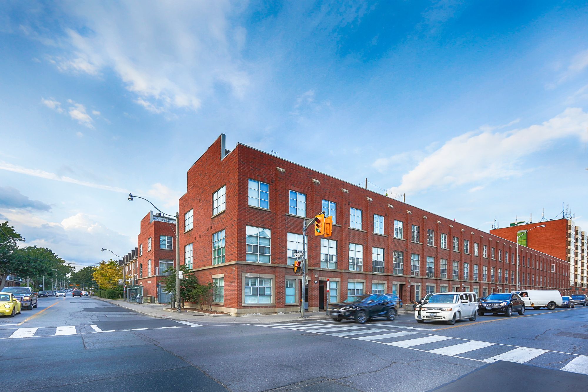 39 Dekoven Mews, unit 1 for sale in Dovercourt | Wallace Emerson-Junction - image #1