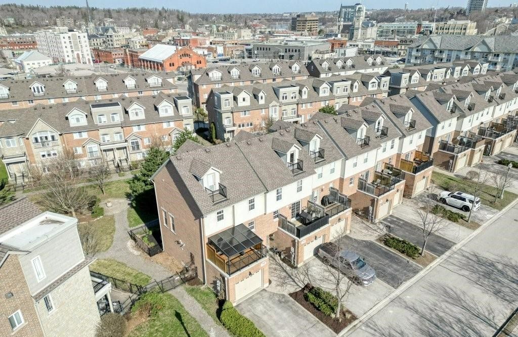 44-54 Harris Street. Georgian Square Condominiums is located in  Cambridge, Toronto - image #2 of 5