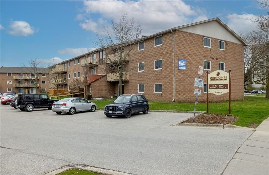 1580-1590 Ernest Avenue. Oak Pointe Estates is located in  London, Toronto - image #1 of 3