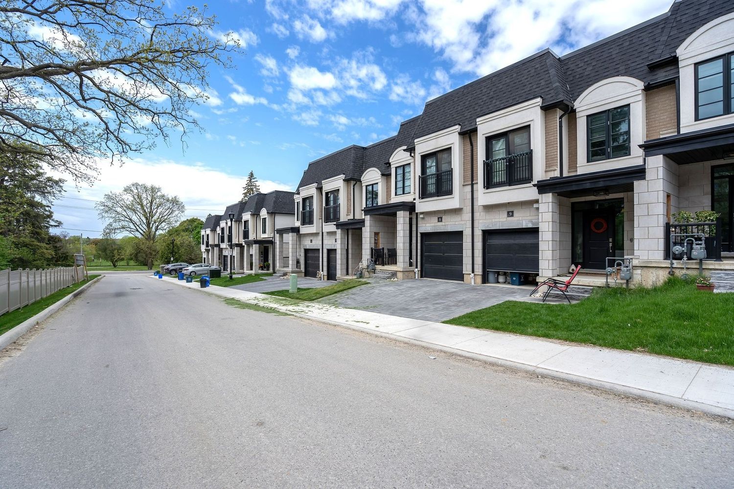 143 Elgin Street. Vineyards Townhomes is located in  Cambridge, Toronto - image #1 of 3