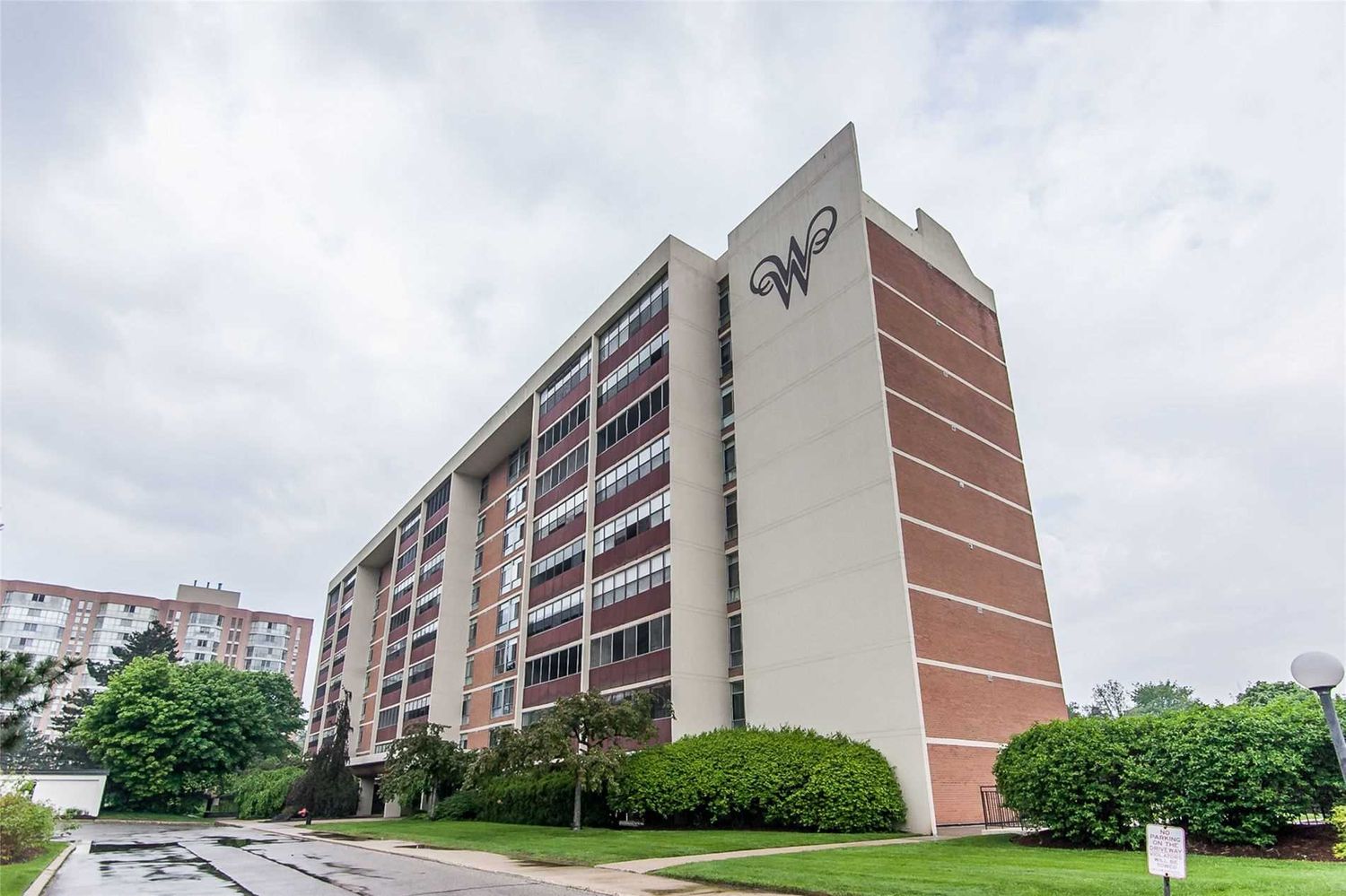 65 Westmount Road North. Westmount Towers II is located in  Waterloo, Toronto - image #1 of 9