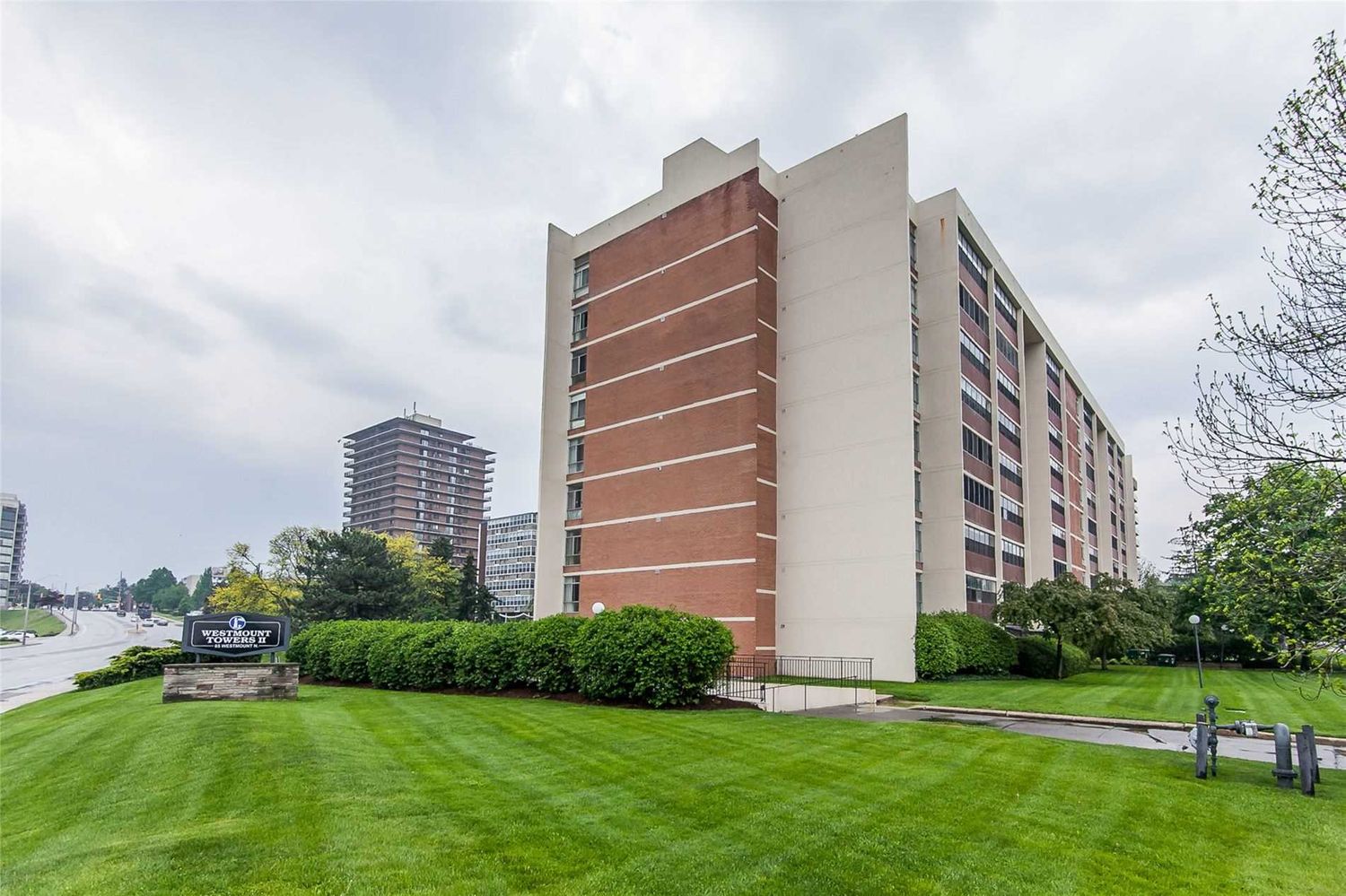 65 Westmount Road North. Westmount Towers II is located in  Waterloo, Toronto - image #2 of 9