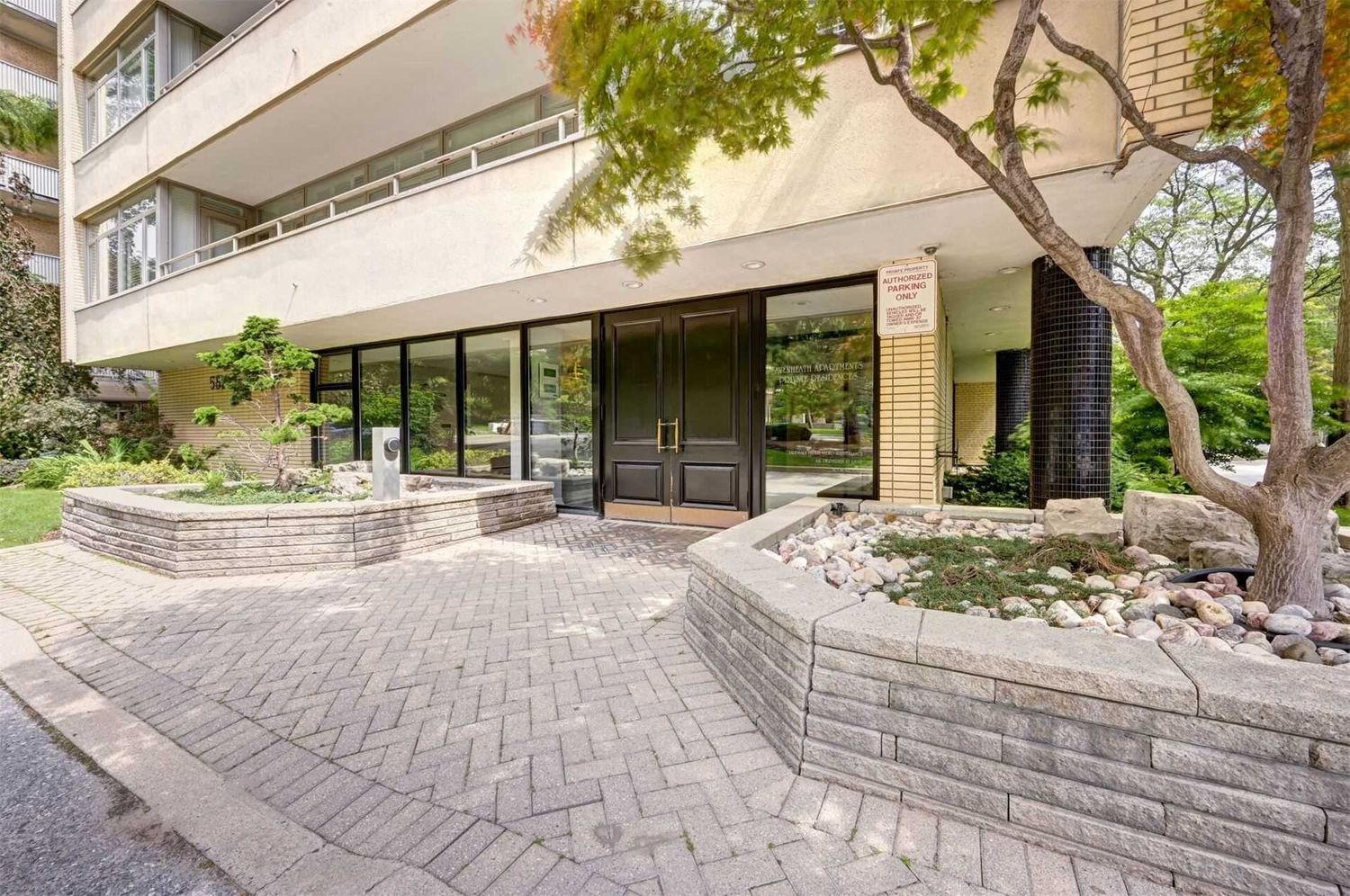 581 Avenue Road. Avenheath Apartments is located in  Midtown, Toronto - image #3 of 5