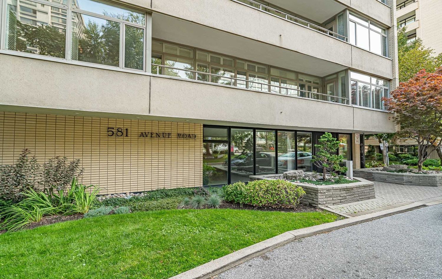 581 Avenue Road. Avenheath Apartments is located in  Midtown, Toronto - image #4 of 5