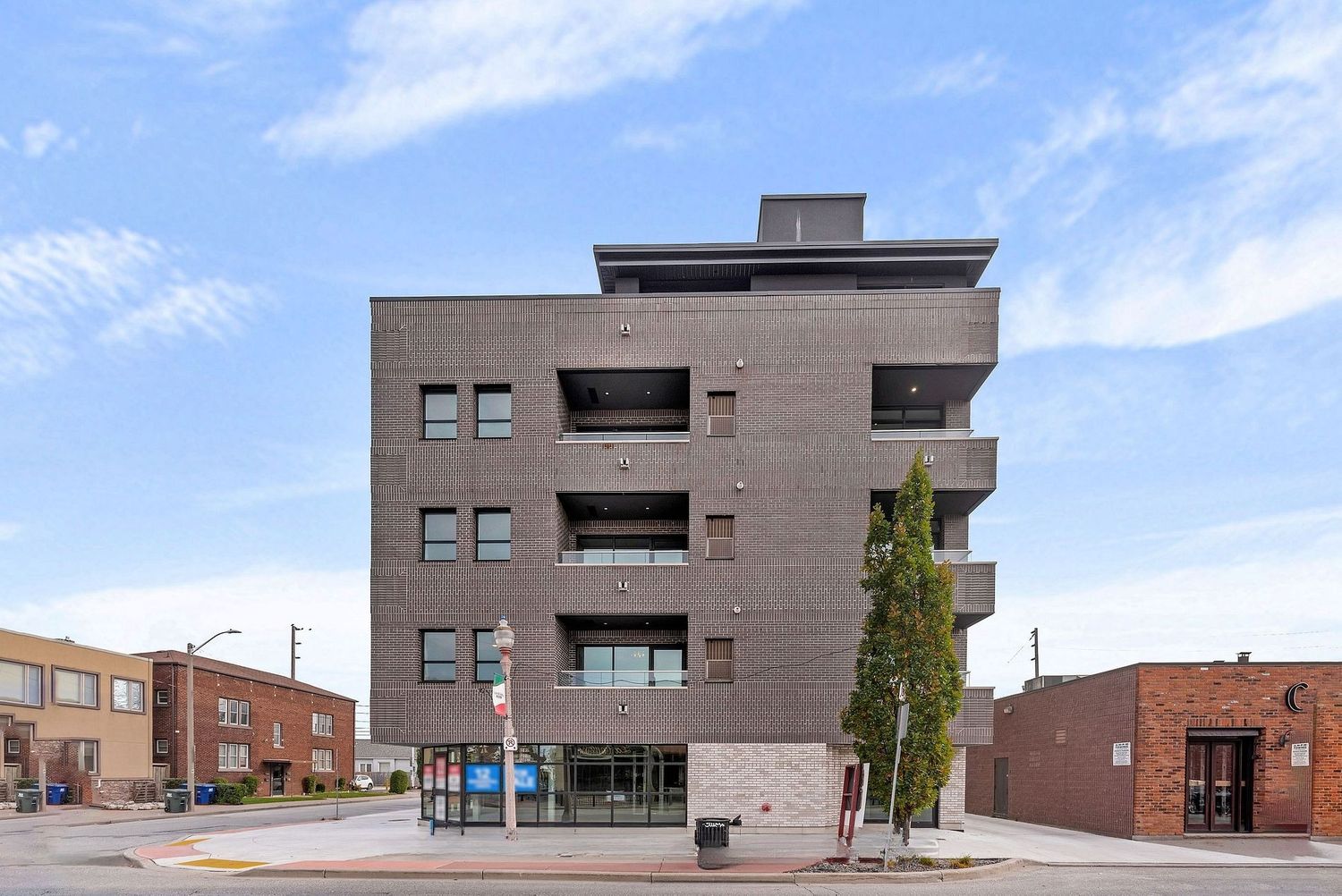 781 Erie Street. 781 Erie Street is located in  Windsor, Toronto - image #2 of 5