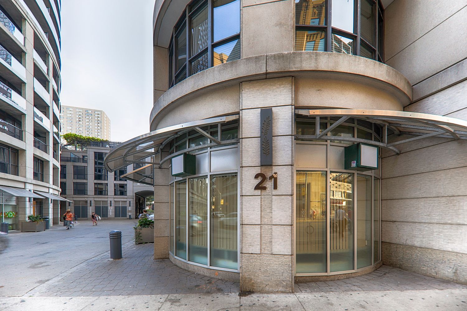 21 Carlton Street. The Met Condos is located in  Downtown, Toronto - image #4 of 6
