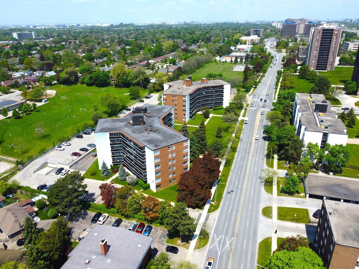 346 The West Mall. Vawel Apartments is located in  Etobicoke, Toronto - image #2 of 3