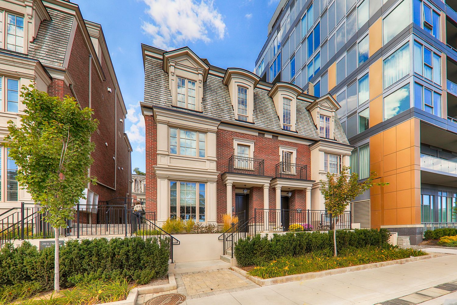 288-292 St Clair Avenue W. Churchill Collection Townhomes is located in  Midtown, Toronto - image #1 of 4