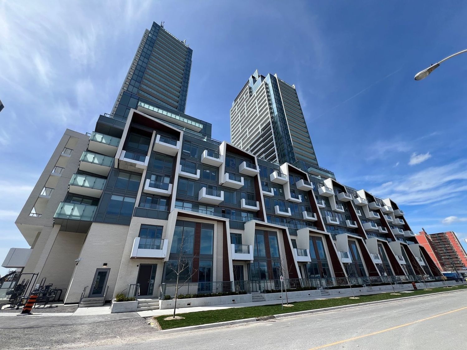 5915 Yonge Street. M2M Condos is located in  North York, Toronto - image #1 of 4