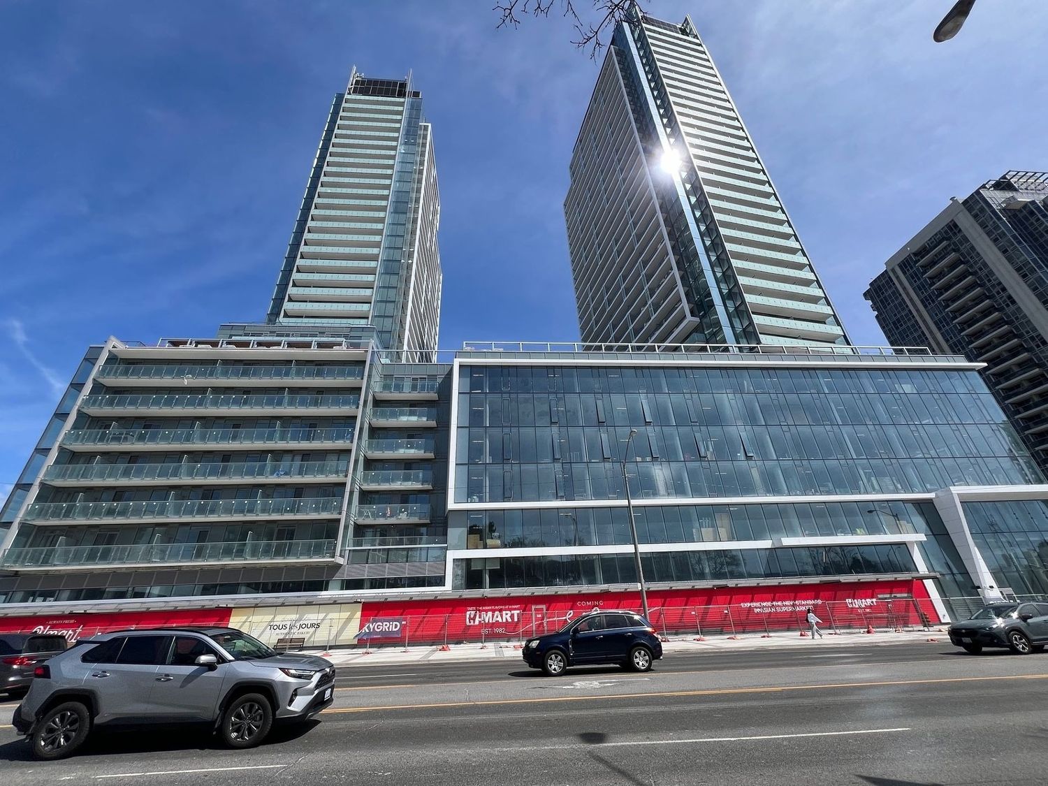 5915 Yonge Street. M2M Condos is located in  North York, Toronto - image #2 of 4