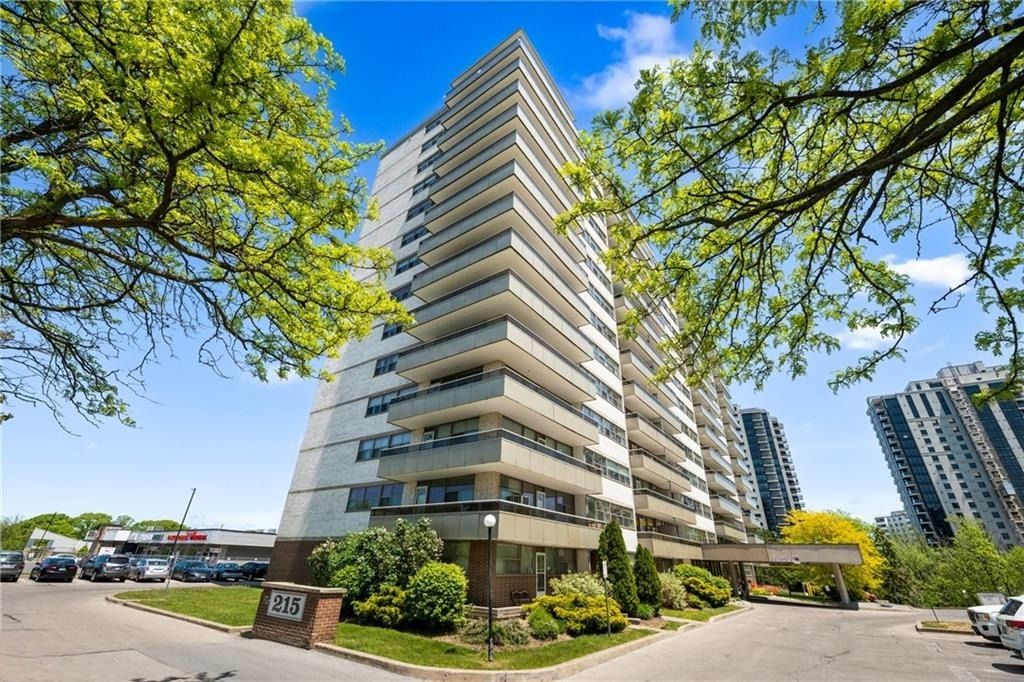 215 Glenridge Avenue. Glencourt Place is located in  St. Catharines, Toronto - image #2 of 6