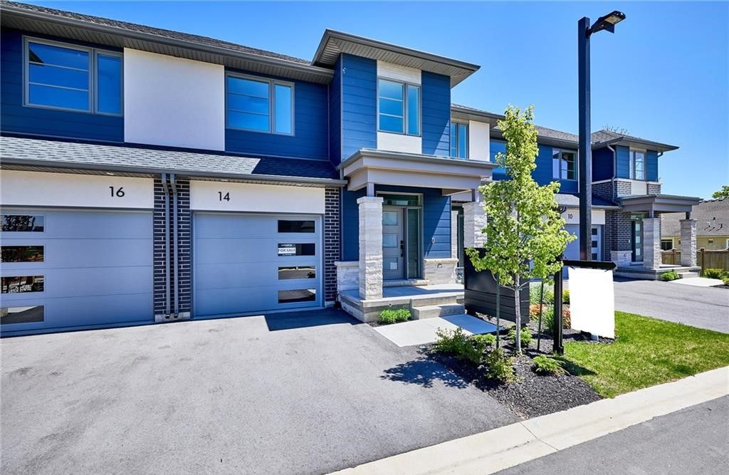 24 Grapeview Drive. Lusso Urban Towns is located in  St. Catharines, Toronto