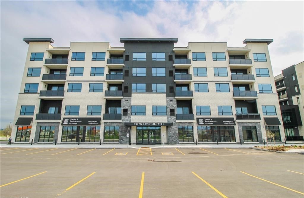 300B Fourth Avenue. First on Fourth Executive Condos Phase II is located in  St. Catharines, Toronto - image #1 of 9