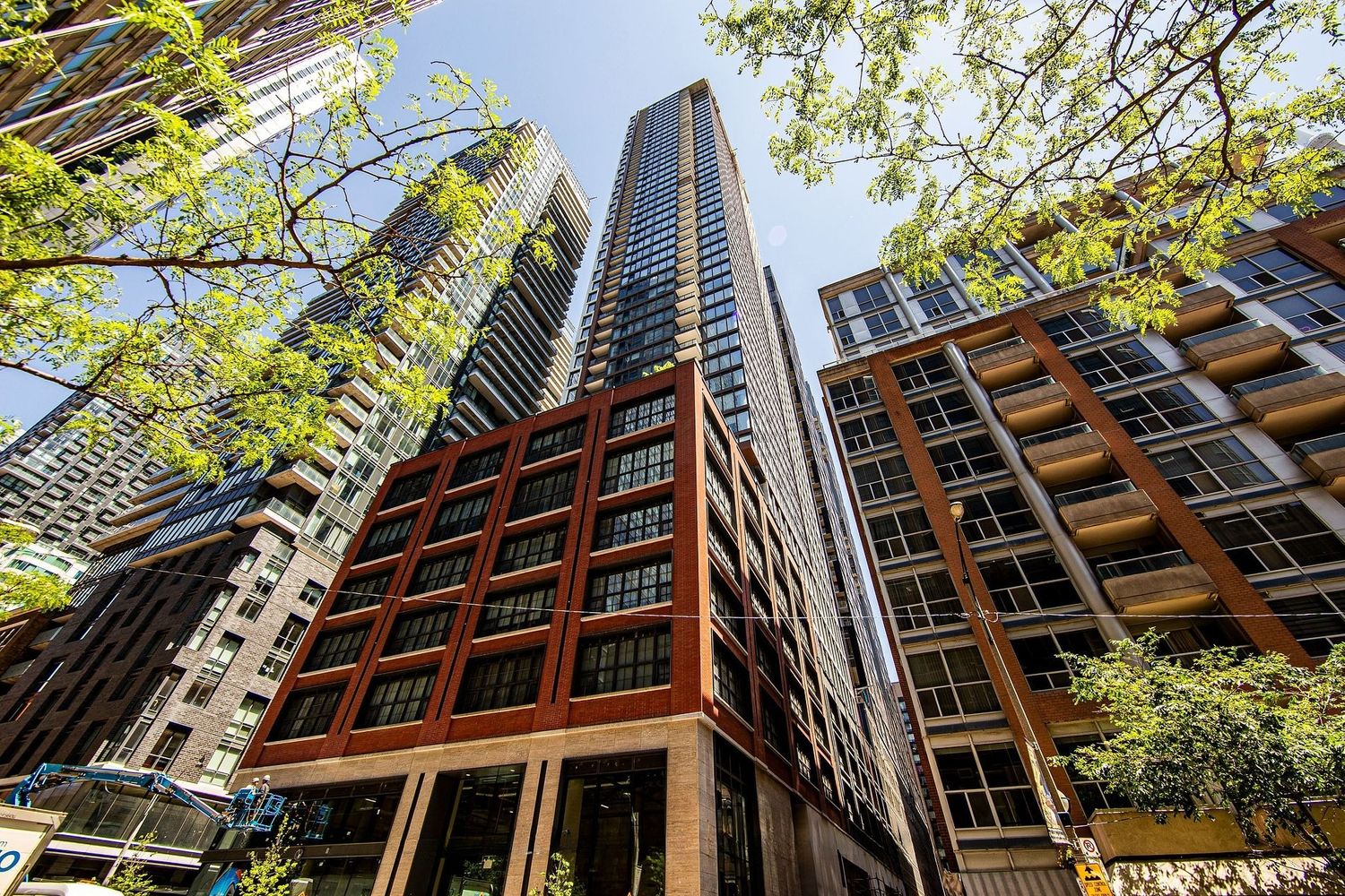 99 Blue Jays Way. 55 Mercer Condos is located in  Downtown, Toronto - image #1 of 6