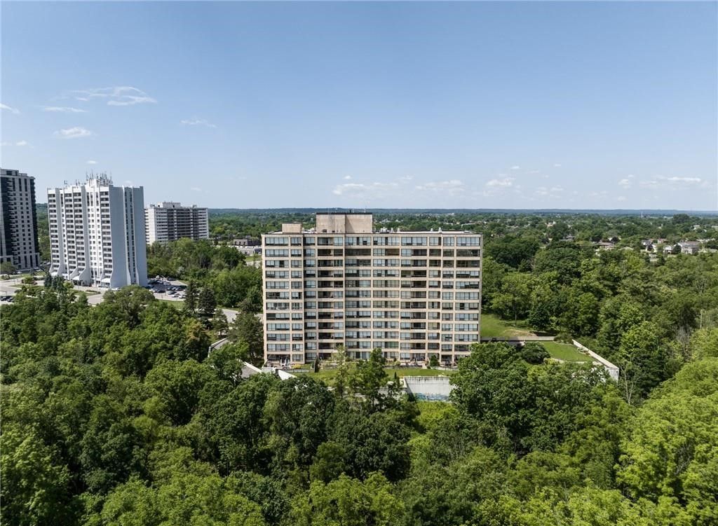 3 Towering Heights Boulevard. South Gate is located in  St. Catharines, Toronto - image #2 of 12