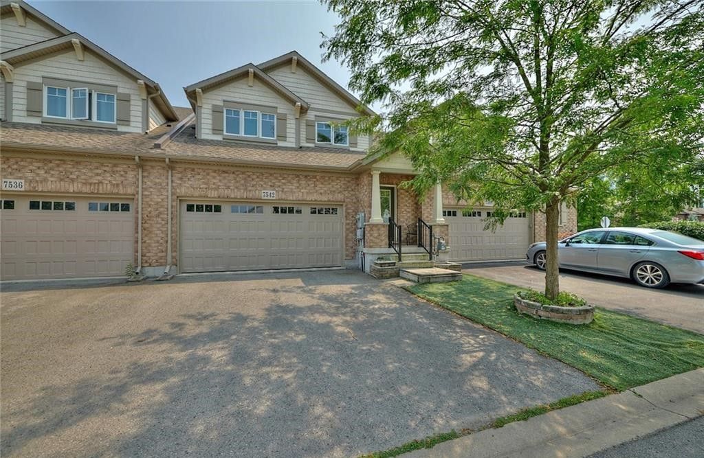 7542 Clubhouse Lane. 7542 Clubview Lane is located in  Niagara Falls, Toronto - image #1 of 2