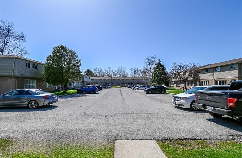 4215 Meadowvale Drive. 4215 Meadowvale Drive is located in  Niagara Falls, Toronto - image #1 of 3