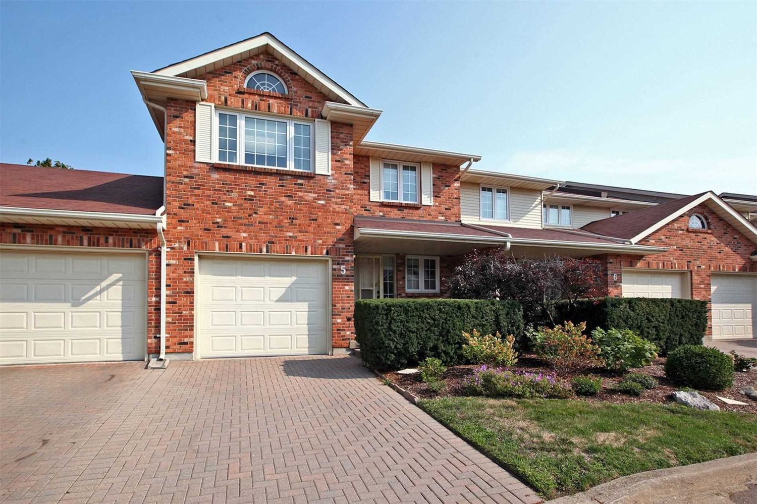 2720 Mewburn Road. Mount Forest Village is located in  Niagara Falls, Toronto - image #1 of 4