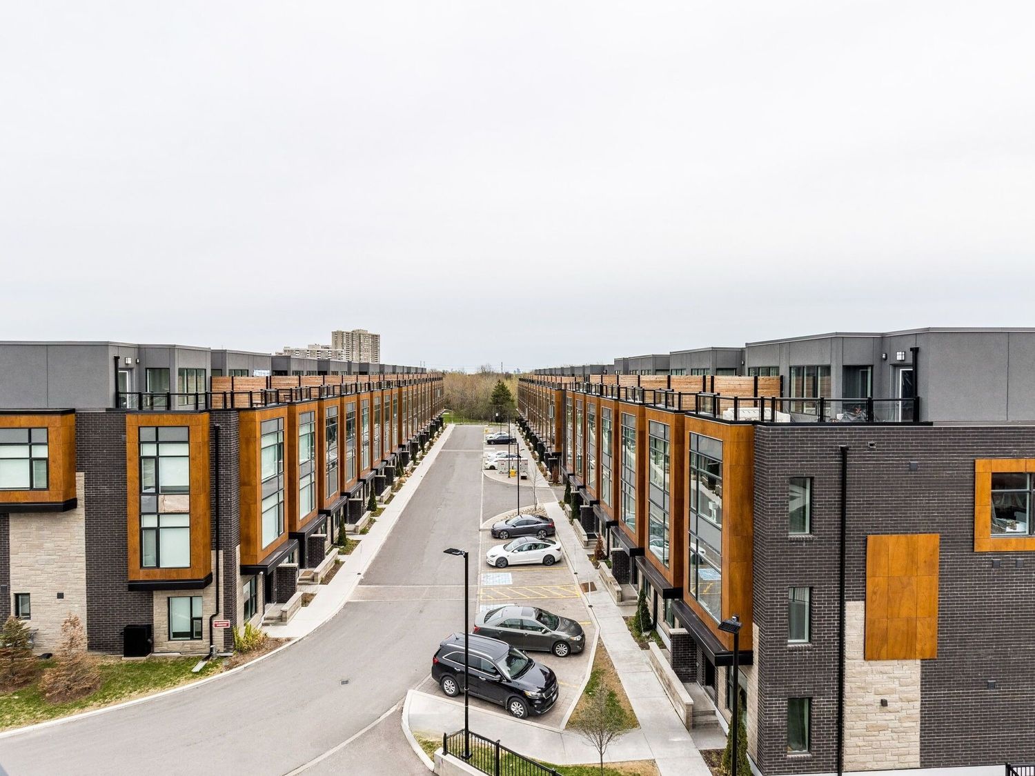 209 Steeles Avenue West. SouthSide Towns is located in  Brampton, Toronto - image #3 of 5