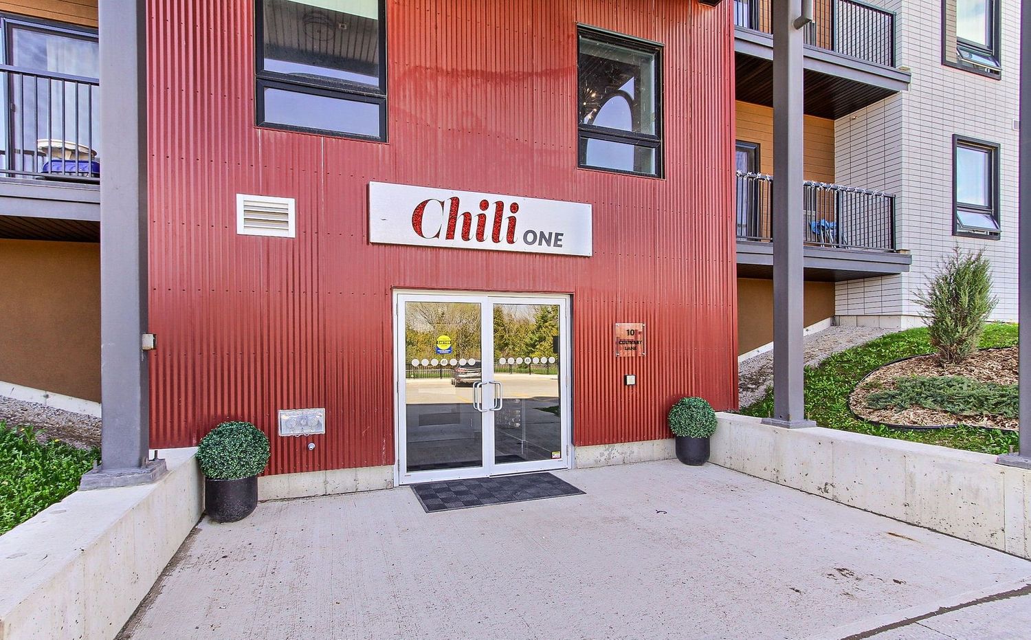 10 Culinary Lane. Bistro 6 Condos Chilli One is located in  Barrie, Toronto - image #3 of 7