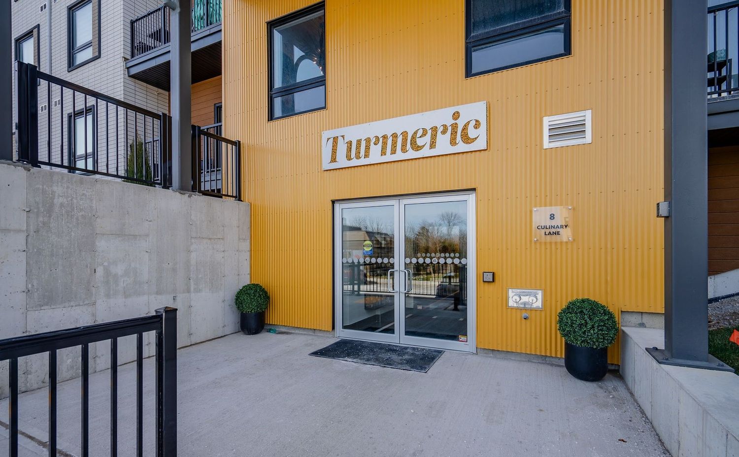 8 Culinary Lane. Bistro 6 Condos Turmeric is located in  Barrie, Toronto - image #3 of 6