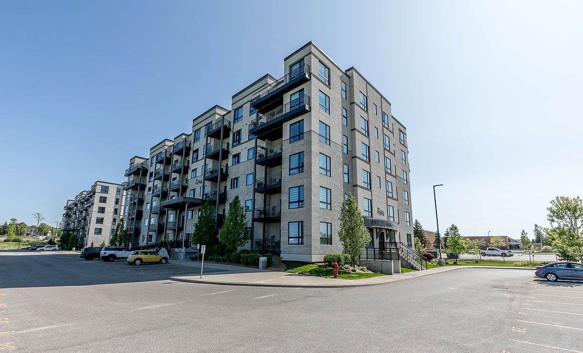 299 Cundles Road. The Junction Condos is located in  Barrie, Toronto - image #1 of 5