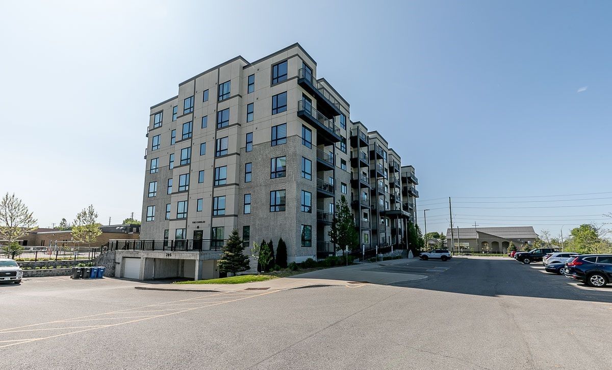 299 Cundles Road. The Junction Condos is located in  Barrie, Toronto - image #2 of 5