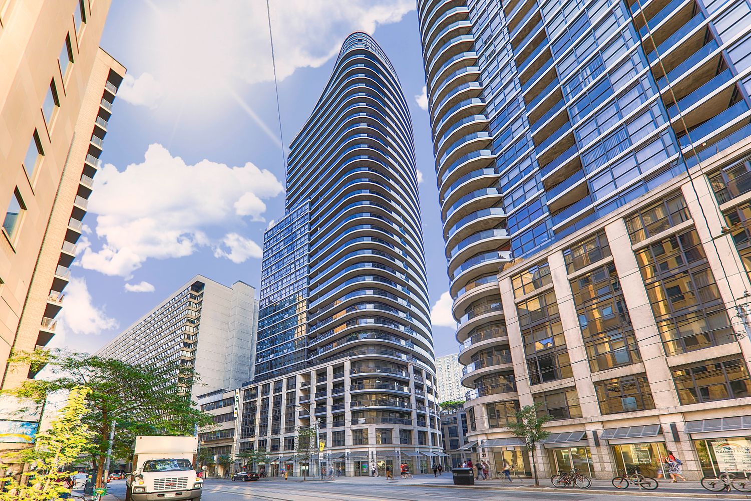 25 Carlton Street. Encore Condos is located in  Downtown, Toronto - image #1 of 6