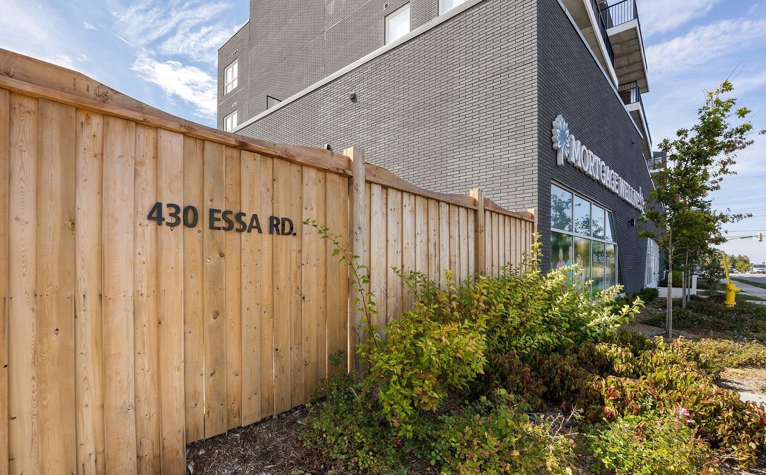 430 Essa Road. 430 Essa Condos is located in  Barrie, Toronto - image #2 of 7