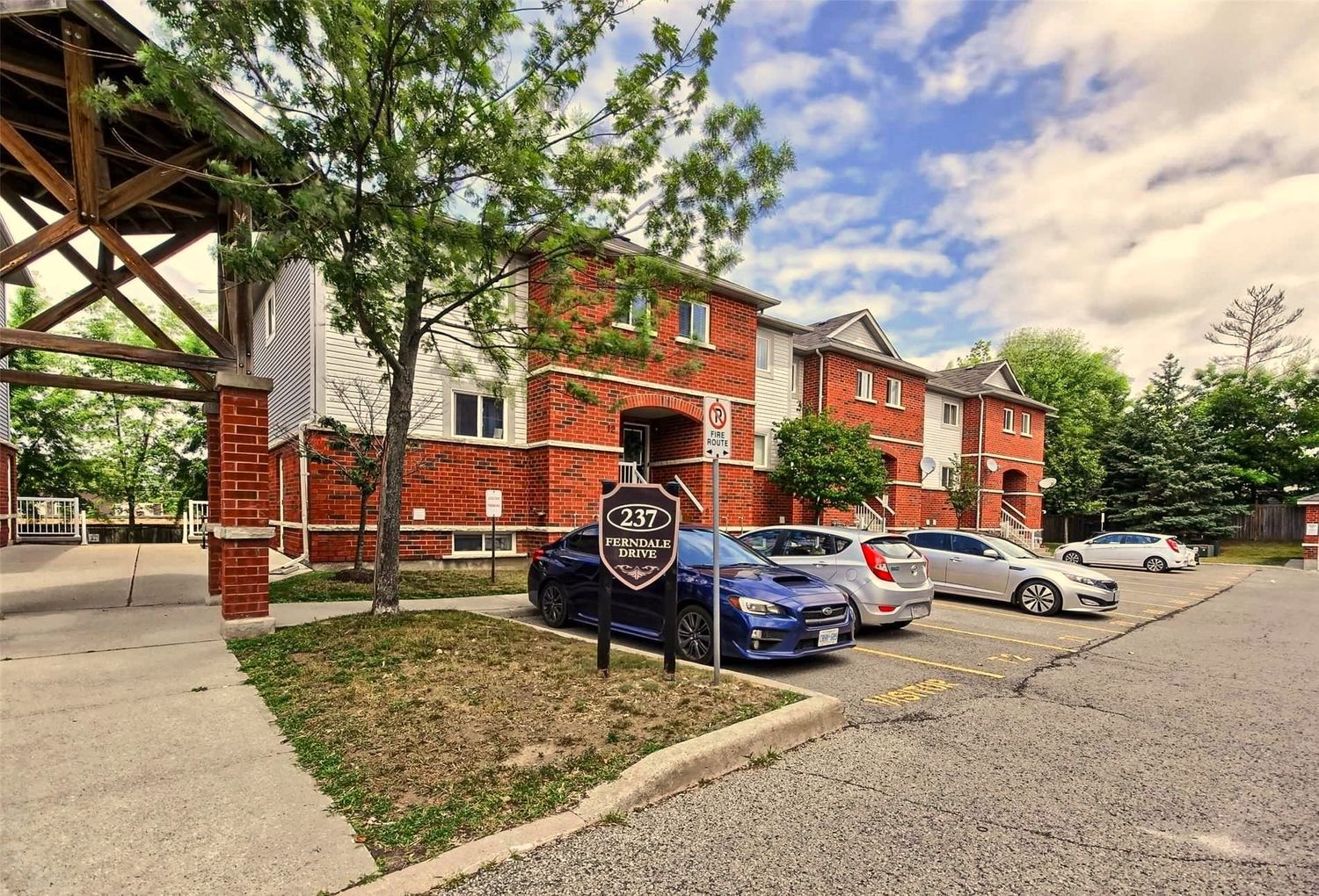 237-245 Ferndale Drive. 237-245 Ferndale Drive is located in  Barrie, Toronto - image #2 of 3