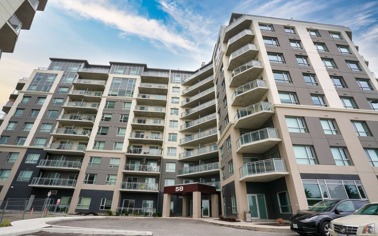 58 Lakeside Terrace. Lakevu Condos is located in  Barrie, Toronto - image #1 of 7