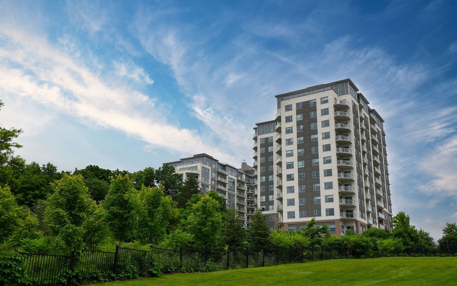 58 Lakeside Terrace. Lakevu Condos is located in  Barrie, Toronto - image #2 of 7