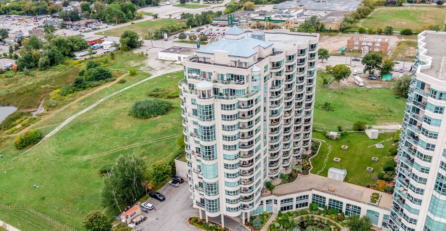 2-6 Toronto Street. Grand Harbour Condos is located in  Barrie, Toronto - image #2 of 11