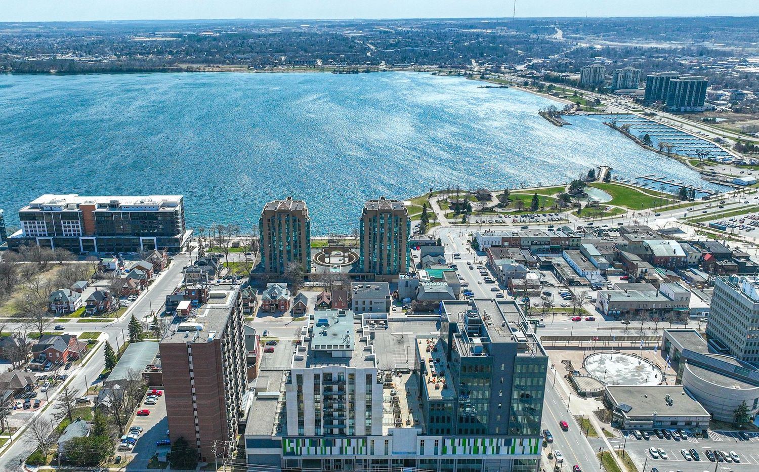 111 Worsley Street. Lakeview Condos is located in  Barrie, Toronto - image #2 of 8