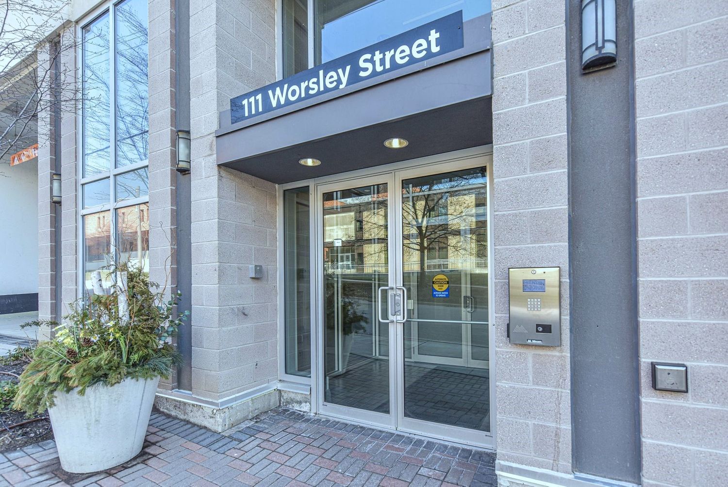 111 Worsley Street. Lakeview Condos is located in  Barrie, Toronto - image #3 of 8