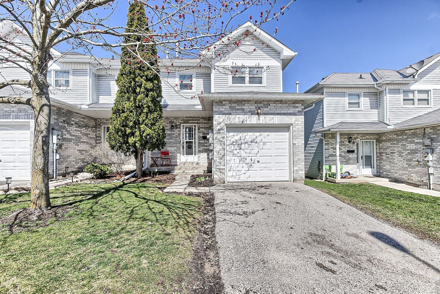 120 D'ambrosio Drive. 120 D'ambrosio Drive is located in  Barrie, Toronto - image #1 of 2