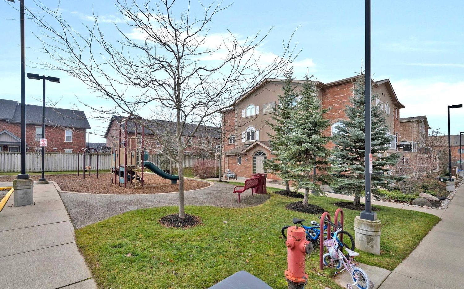 133-141 Sydenham Wells. East Side Village is located in  Barrie, Toronto - image #3 of 3