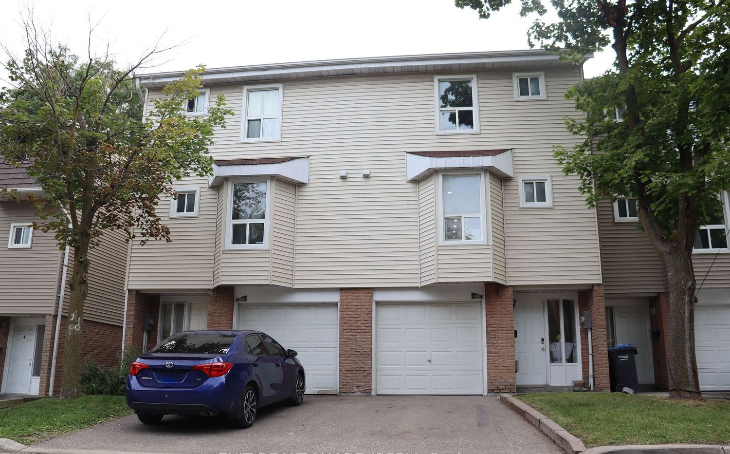 90 Enmount Drive. 90 Enmount Drive is located in  Brampton, Toronto - image #1 of 3