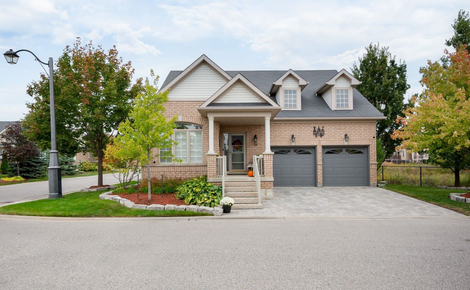 55 Locust Drive. 55 Locust Drive is located in  Brampton, Toronto - image #1 of 5