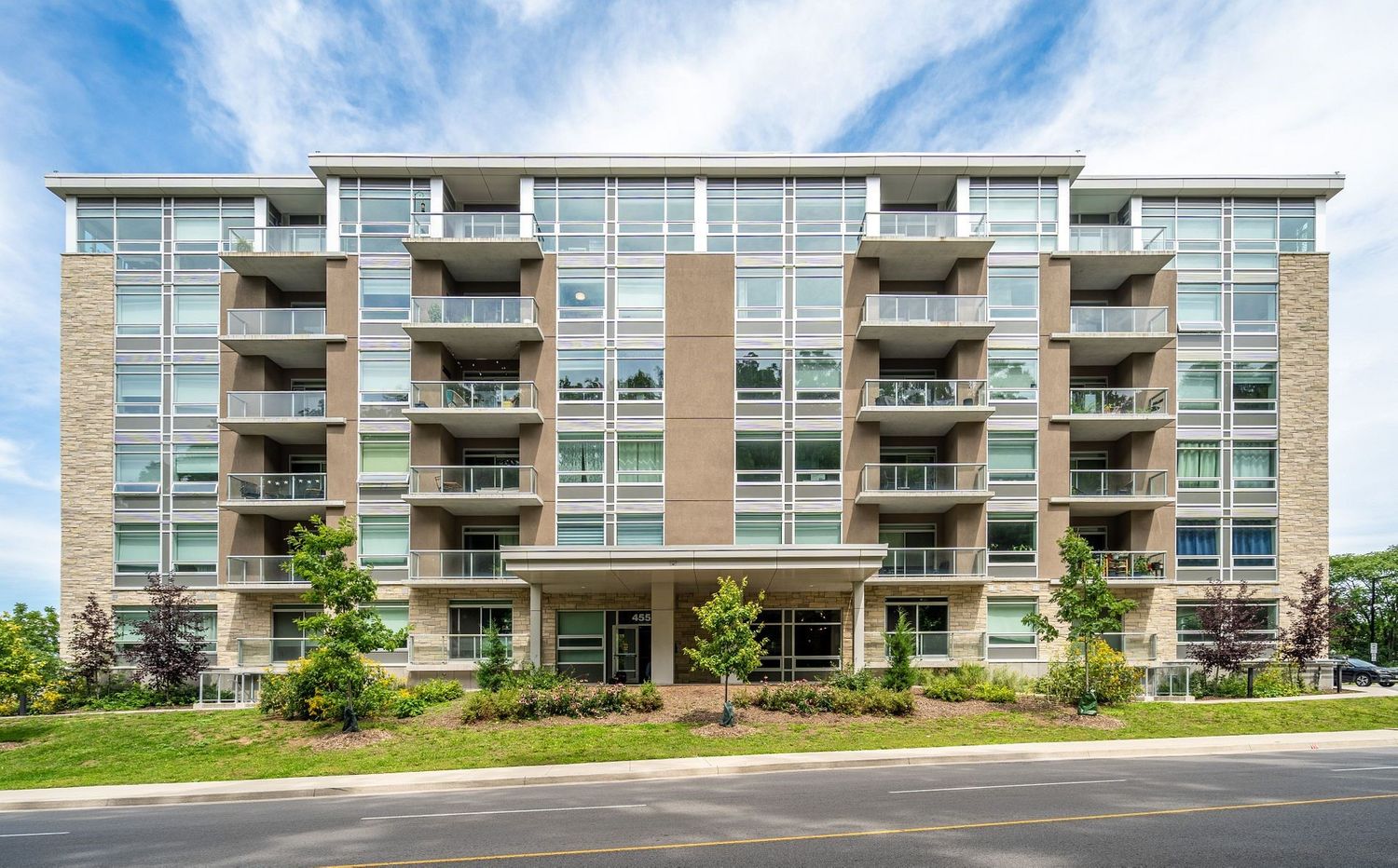 479 Charlton Avenue. Vista Condos on Charlton is located in  Hamilton, Toronto - image #2 of 7