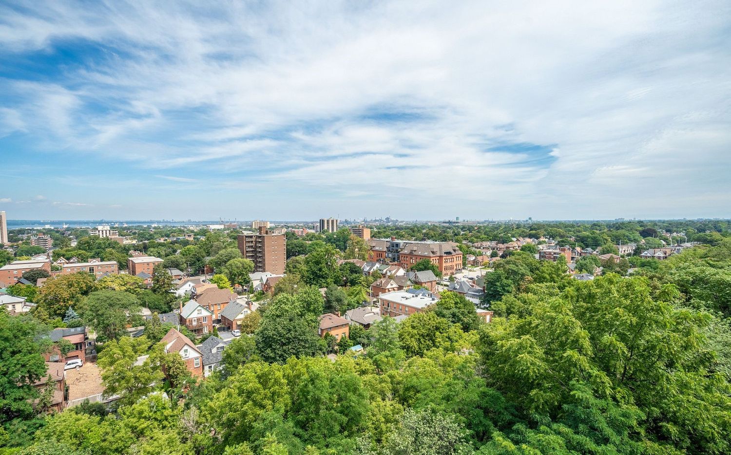 479 Charlton Avenue. Vista Condos on Charlton is located in  Hamilton, Toronto - image #3 of 7