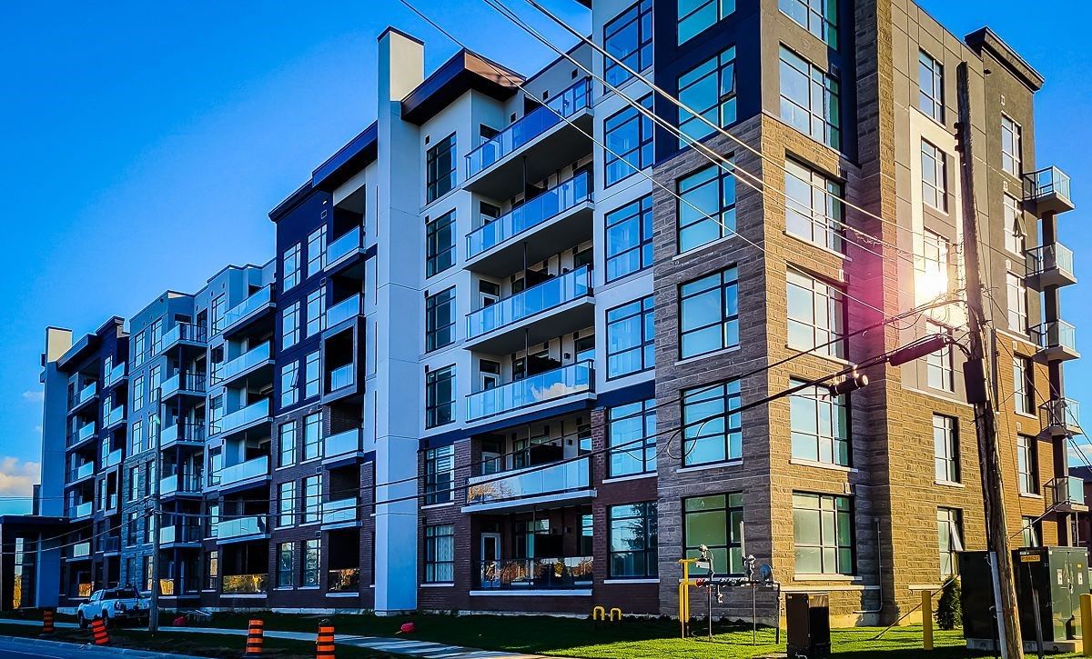 600 North Service Road. CoMo Condos is located in  Hamilton, Toronto - image #2 of 3